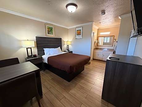 Holland Inn and Suites