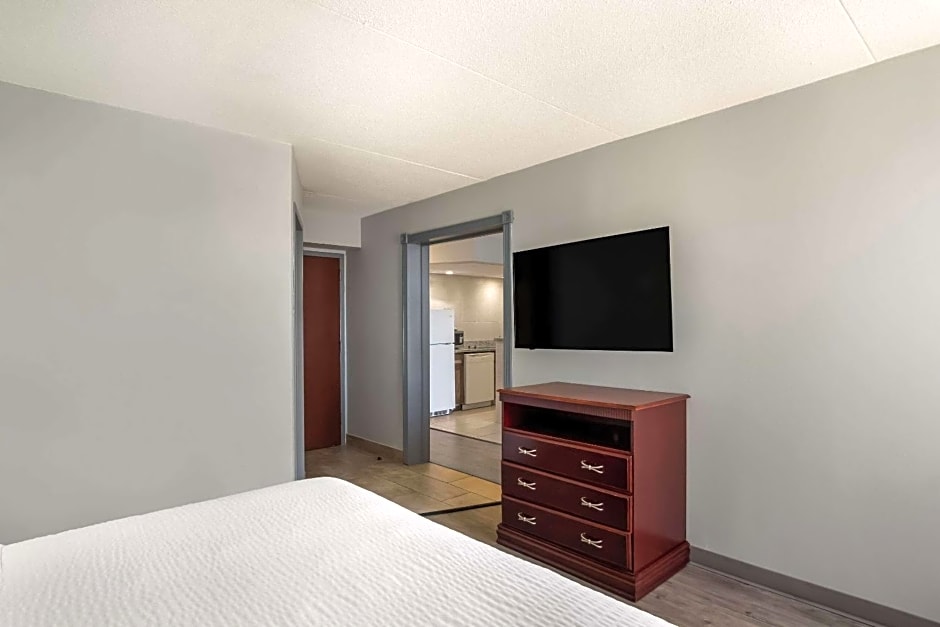 Clarion Inn And Suites Grand Rapids