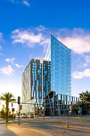 Tru By Hilton Chillan Ferrat