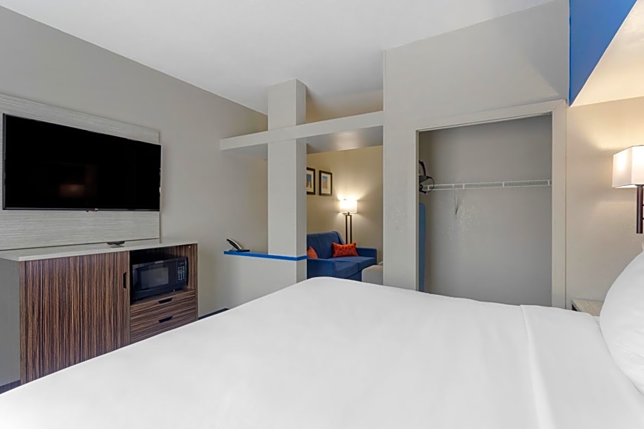 Comfort Inn & Suites