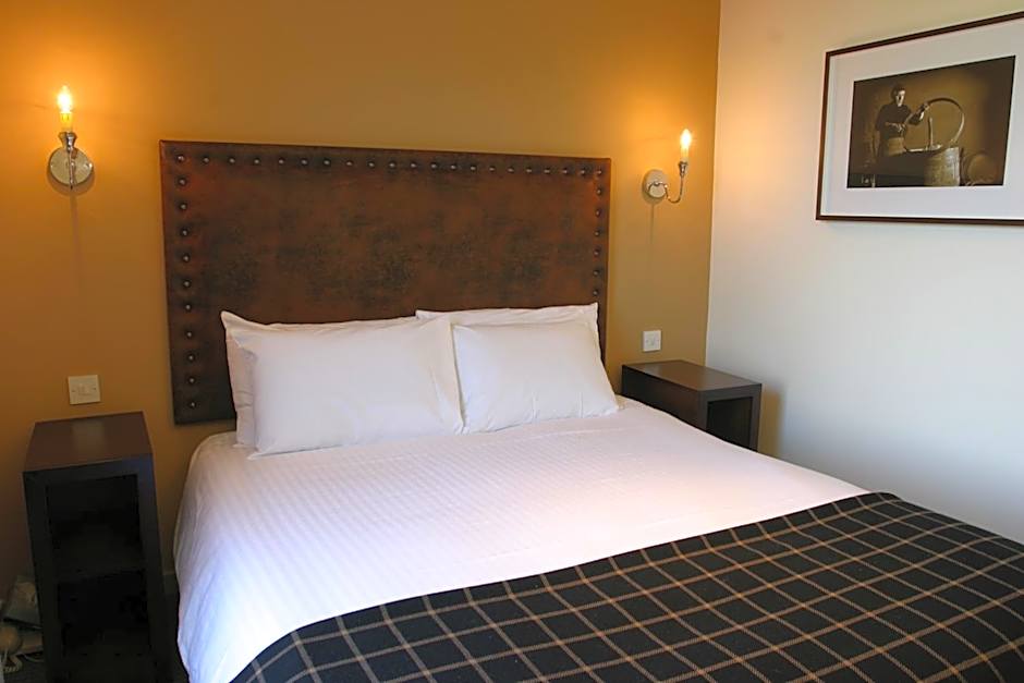 Eight Acres Hotel