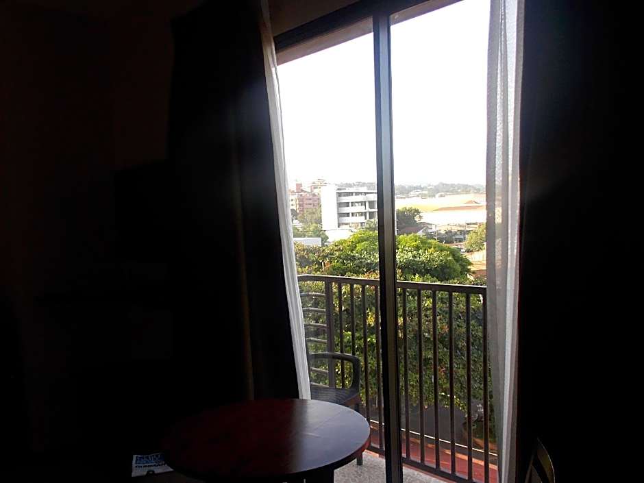 Main Hotel And Suites