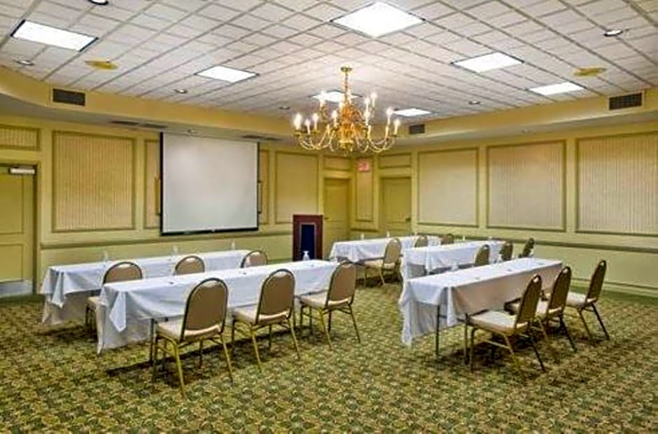 Ramada by Wyndham Gainesville