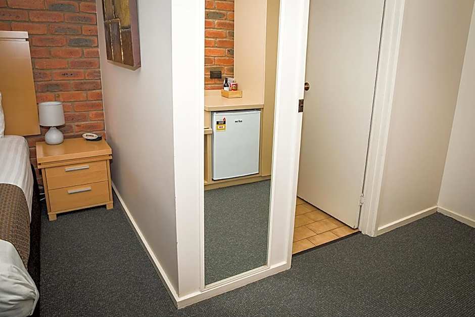 Australian Settlers Motor Inn