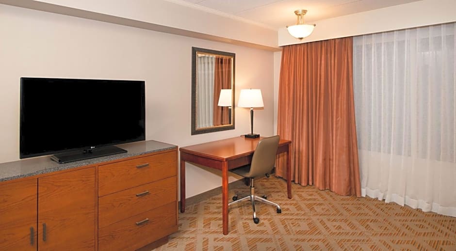 DoubleTree Suites by Hilton Hotel Philadelphia West