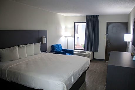 1 King Bed Smoking