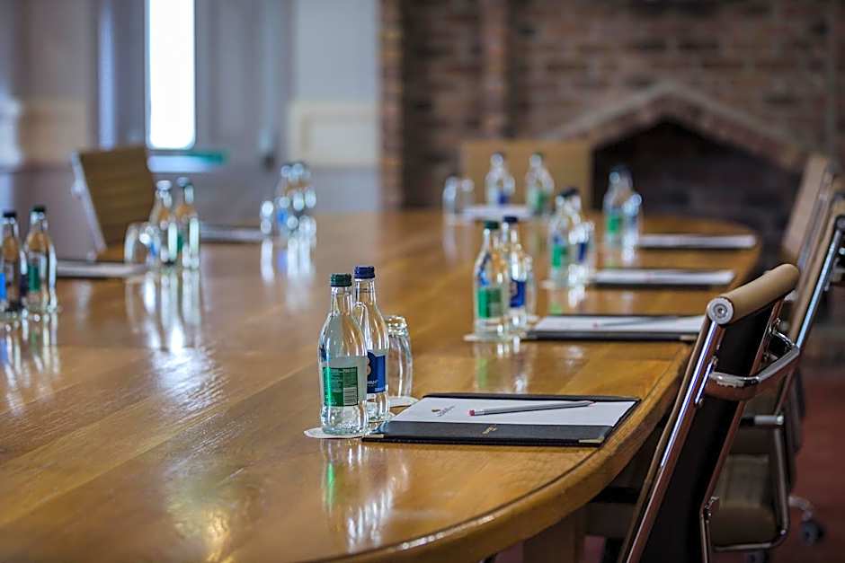 Treacys Oakwood Hotel, Shannon