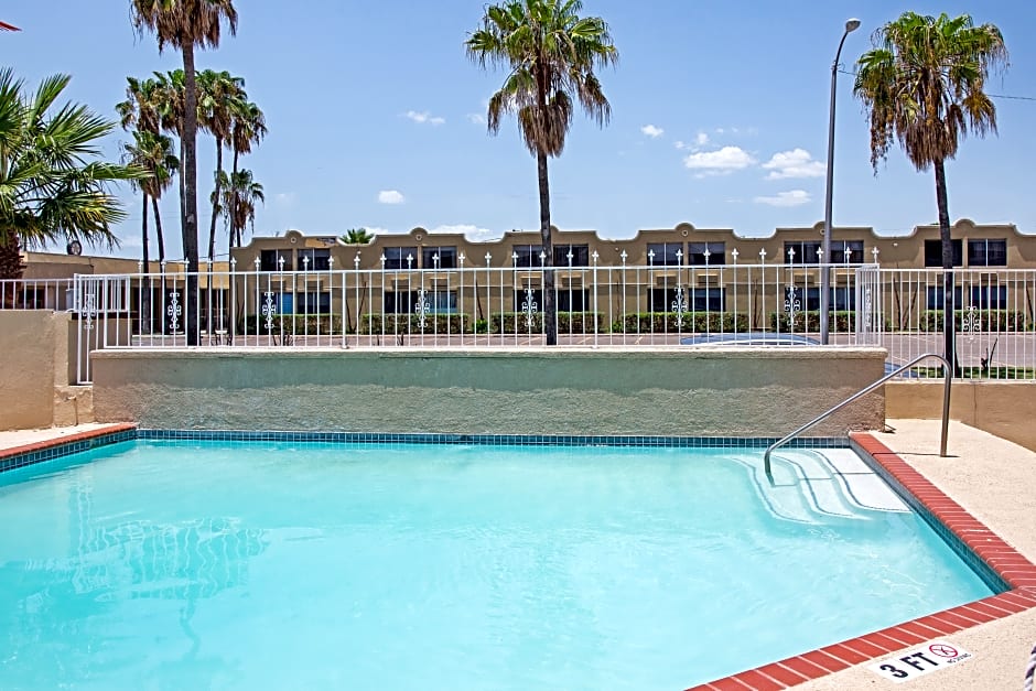 OYO Hotel McAllen Airport South - 1 mi from McAllen Medical Center