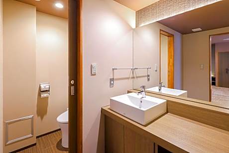 Standard Twin Room(No View) - Shared Bathroom - Non-Smoking