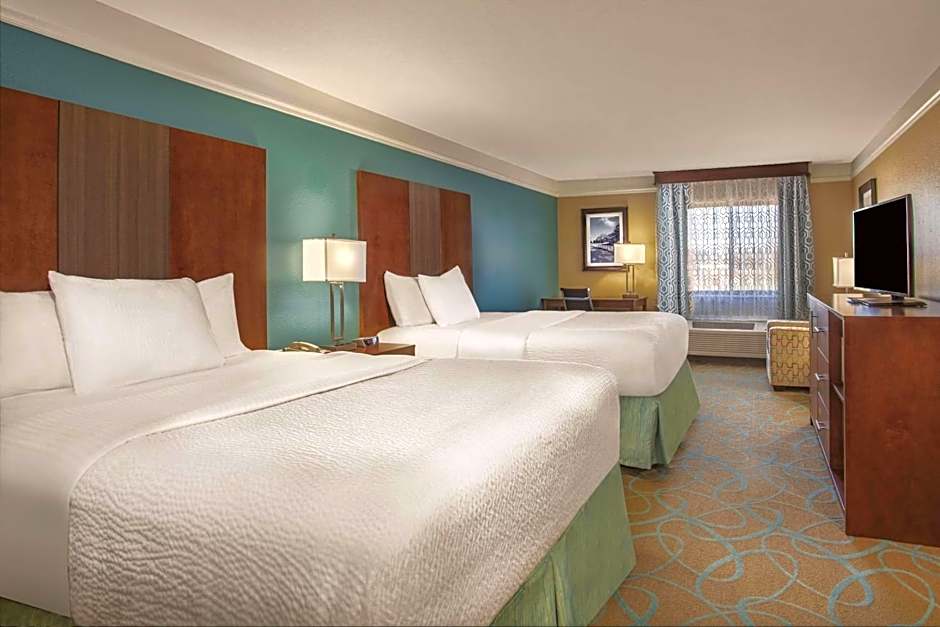 La Quinta Inn & Suites by Wyndham Elizabethtown