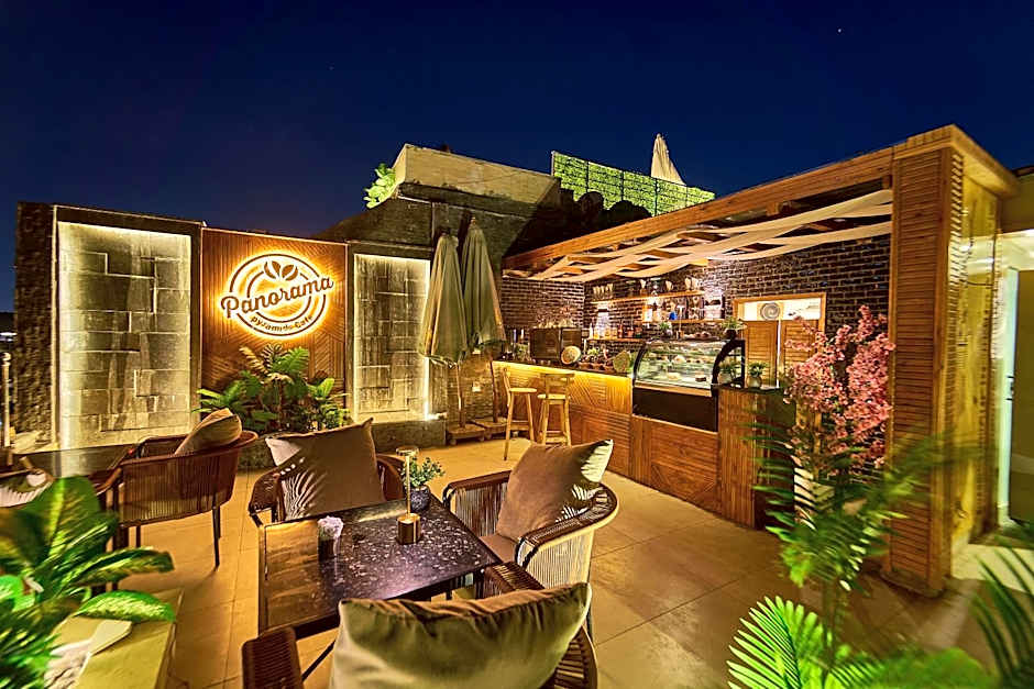 PANORAMA view pyramids