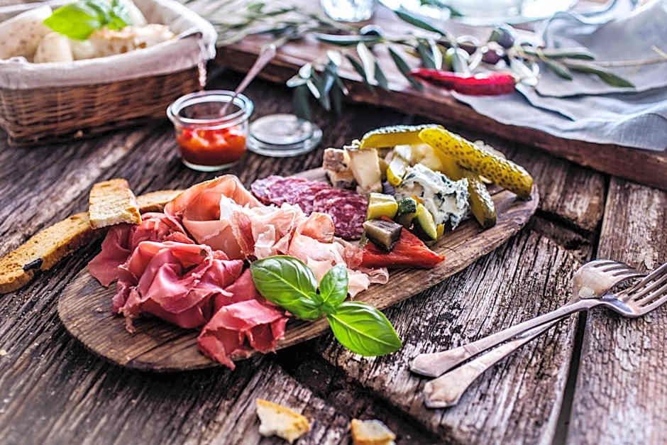 Le Meridien Lav Split