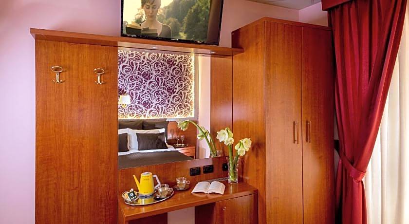 Ad Hoc Domus Guest House