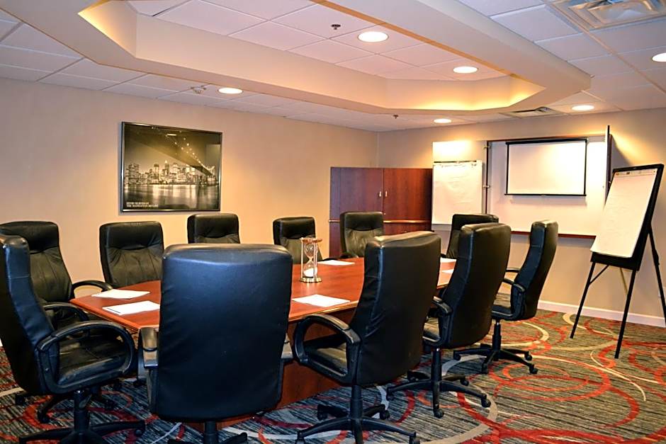 Holiday Inn Express Hotel & Suites Waterford By IHG