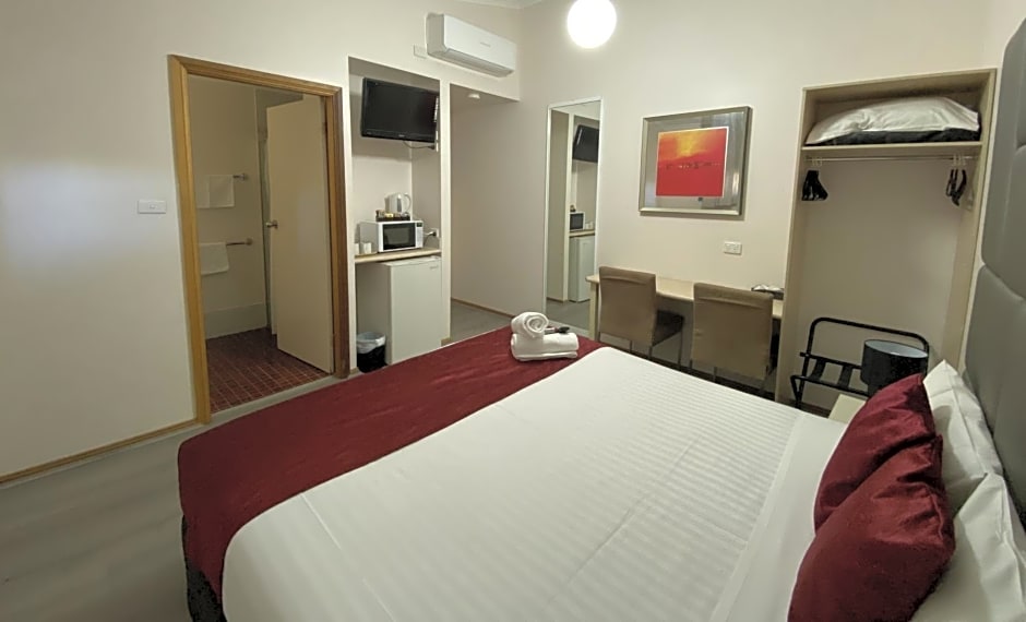 Photo 1 of 4 of Deluxe Queen Room