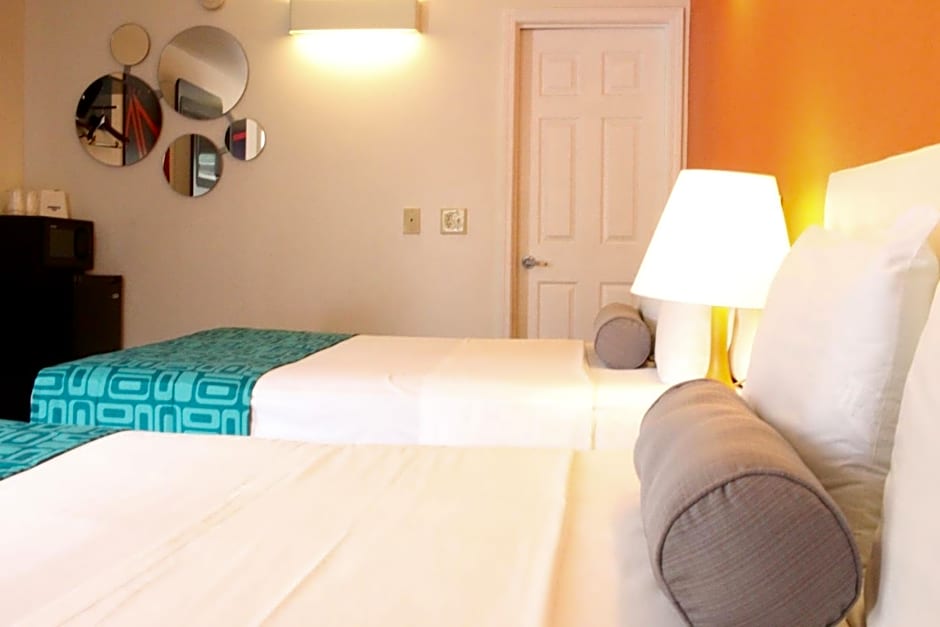 Howard Johnson by Wyndham Lake George