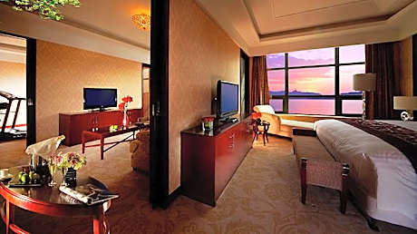 Executive Suite with Lake View