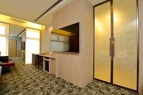 Eco Deluxe Family Room