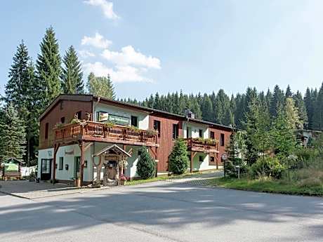 Retreat with Sauna, Hot Tub