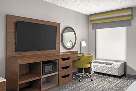 1 full bed mobility accessible with tub