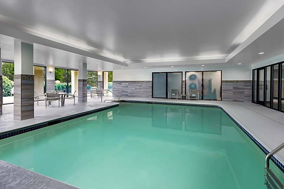 Courtyard by Marriott Manchester-Boston Regional Airport