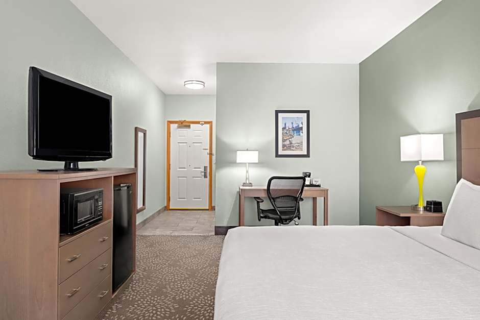 La Quinta Inn & Suites by Wyndham Newport