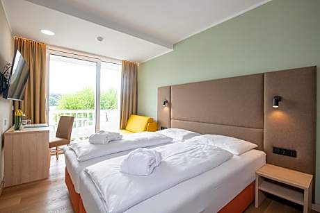 Double Room with Balcony and Lake View