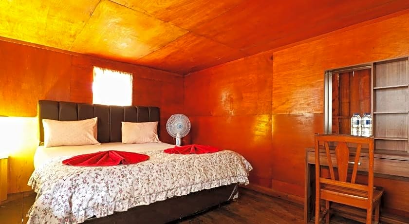 Tuk Tuk Timbul Bungalows