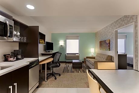 One-Bedroom King Suite - Hearing Accessible
