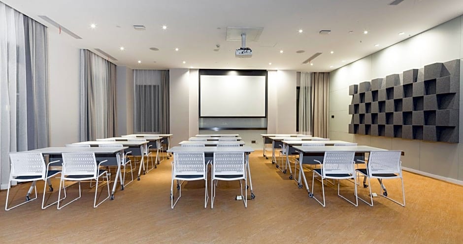 HOLIDAY INN EXPRESS Shanghai Tourism Zone