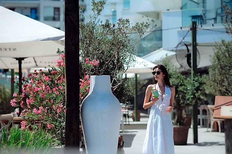 Alezzi Infinity Aparthotel & Spa