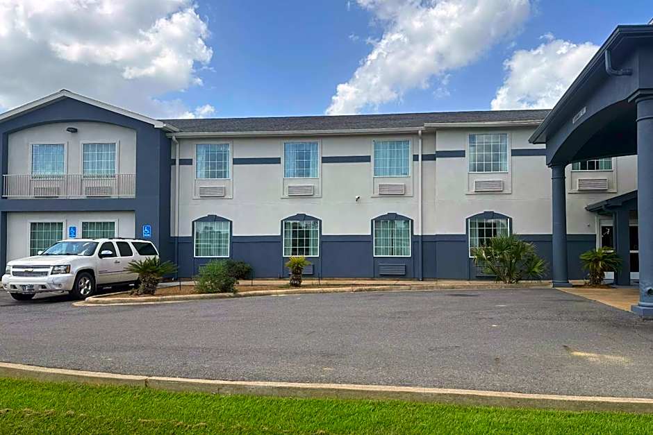 Photo 1 of 50 of Rodeway Inn & Suites Winnfield
