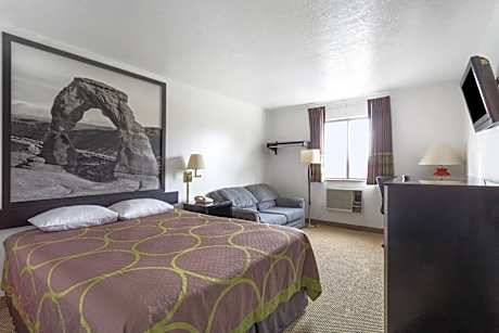 Deluxe Queen Room - Non-Smoking