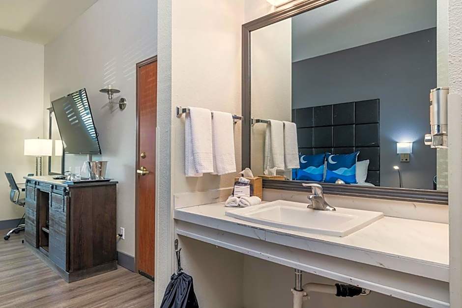 Wood River Inn & Suite