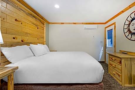 1 King Bed Non-Smoking Walk In Shower Walk In Closet Double Vanity Wi-Fi Espresso Machine