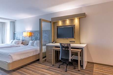 Larger Studio with Two Queen Beds, Bathtub and Sofa Bed - Mobility Access