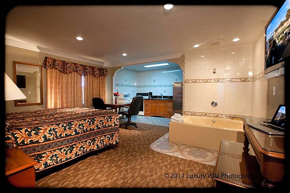 Photo 1 of 5 of Suite, Jetted Tub