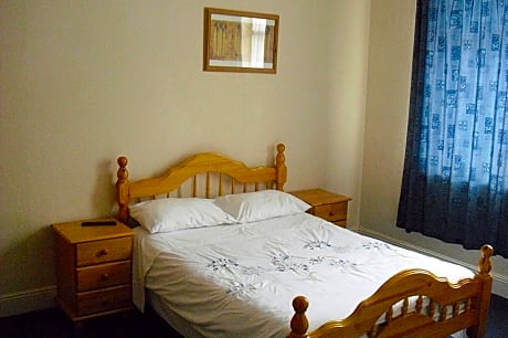 Basic Double Room with Shared Bathroom