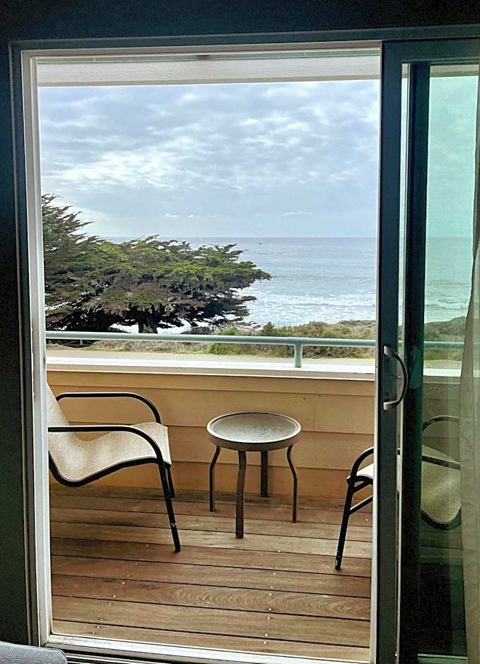 Cambria Landing Inn and Suites