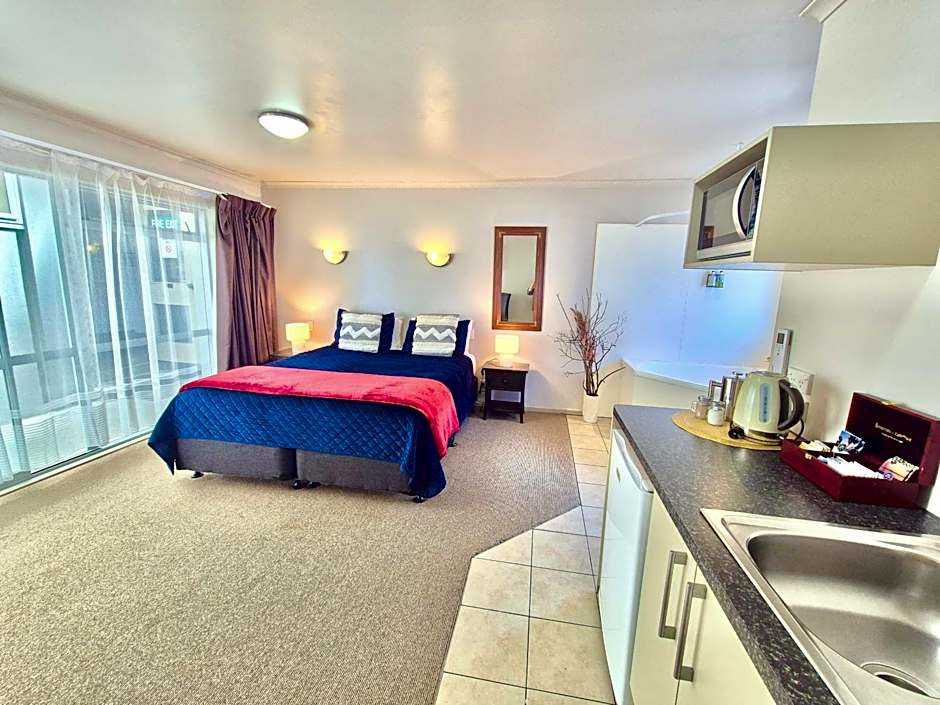 Absolute Lake View Motel