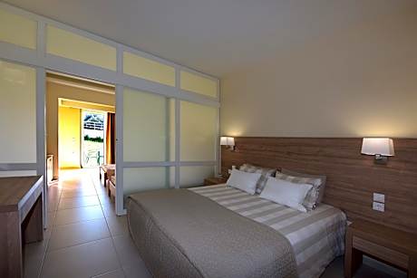 Family Room with Garden View