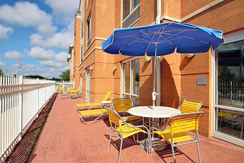 Fairfield Inn & Suites by Marriott Milwaukee Airport