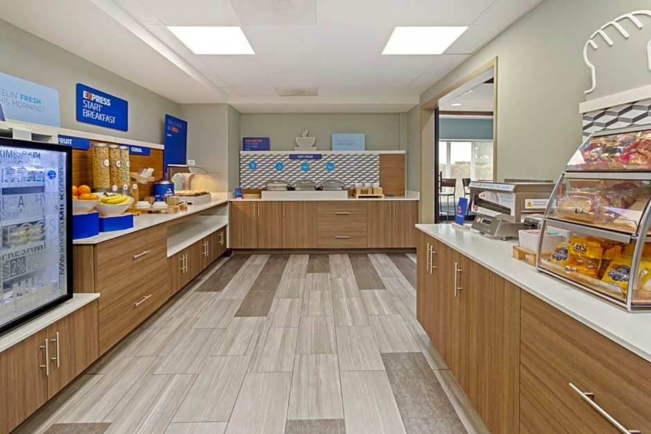 Holiday Inn Express Hotel & Suites Largo-Clearwater By IHG