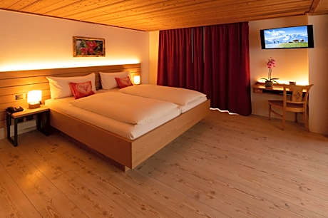 Superior Double Room with Balcony and Mountain View