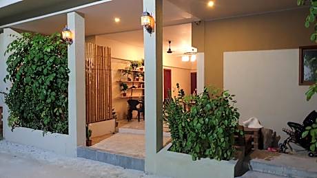 Dhiffushi Tourist Hotel