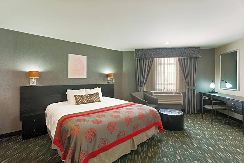 Ramada Plaza by Wyndham West Hollywood Hotel & Suites