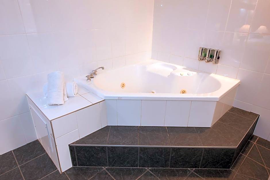 Allan Cunningham Motel