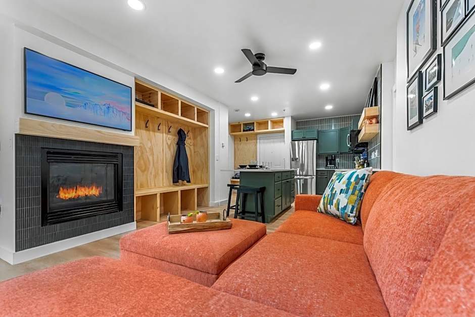 Comfy condo next to Gondola