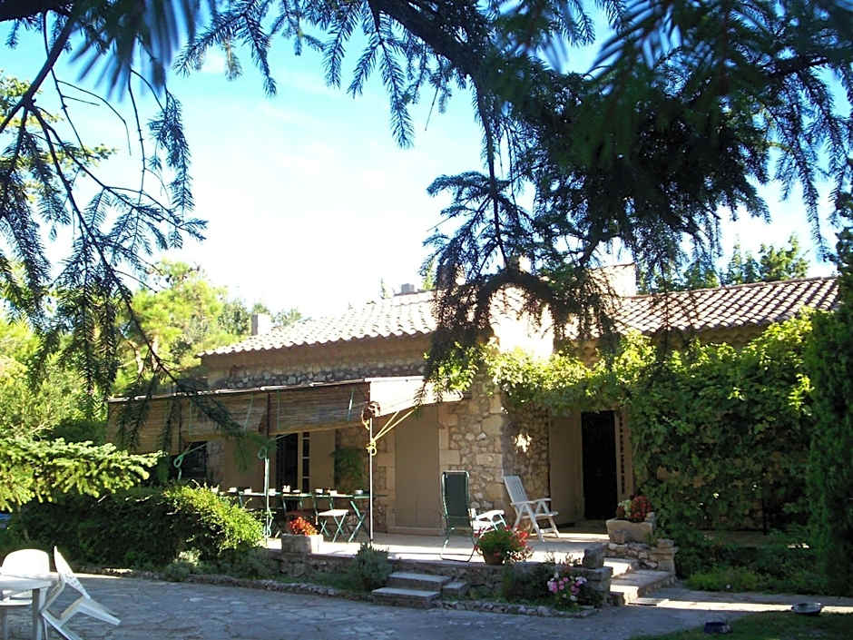 Mas Grimaud - Gîte- Studio et chambres d'hôtes familiales