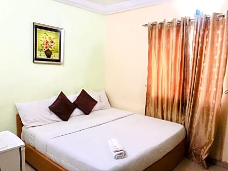 De Lawrence Court & Suites